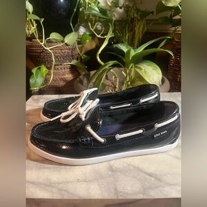 Cole Haan Women’s Patent Leather Navy and White Boat Shoes size 9